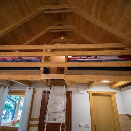 別荘 House Hidden Nest モスタル